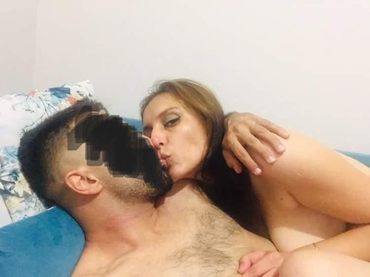 Ortamcı Milf Tokmakçısıyla Takılıyor ifşa çıplak fotoğraf