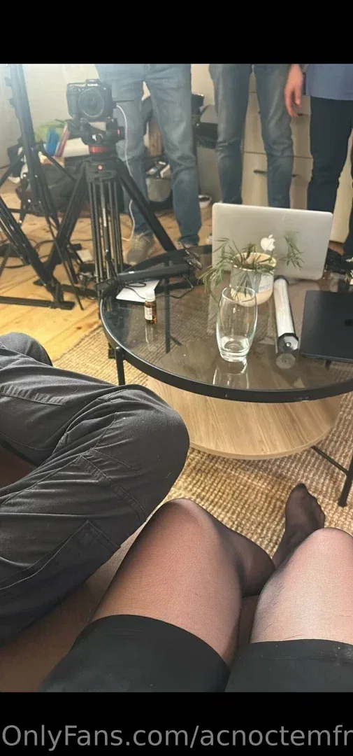 Ezra Ay Vandan ifşa çıplak fotoğraf