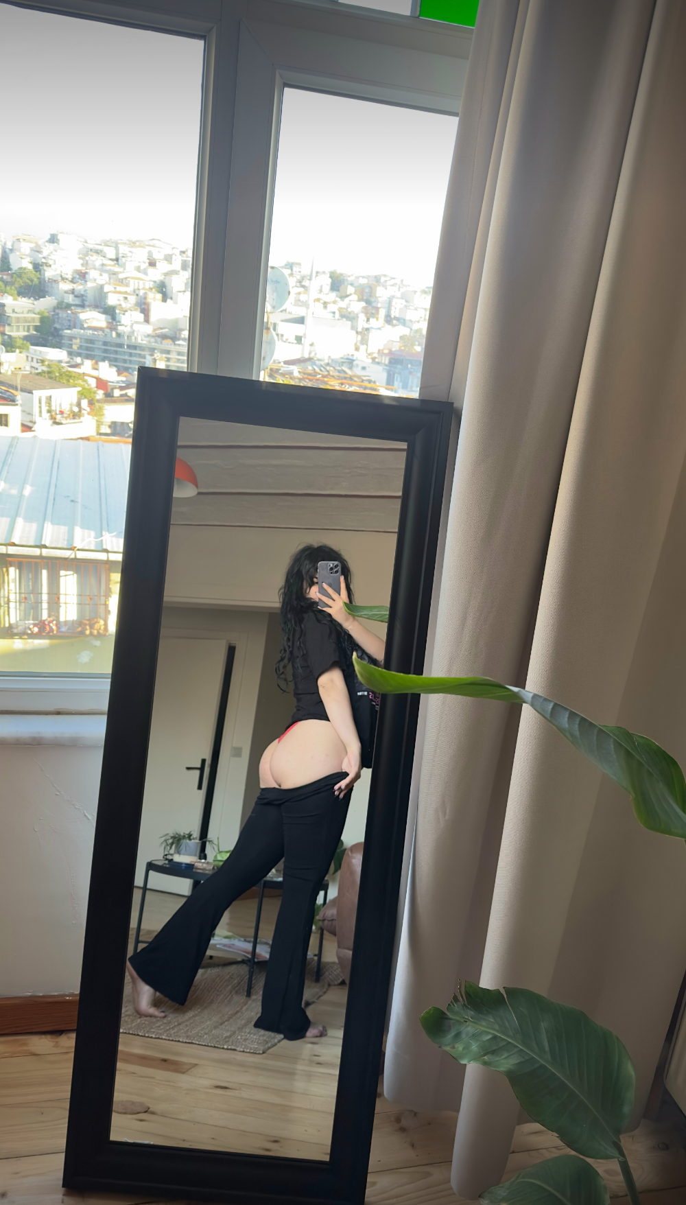 Ezra Ay Vandan ifşa çıplak fotoğraf