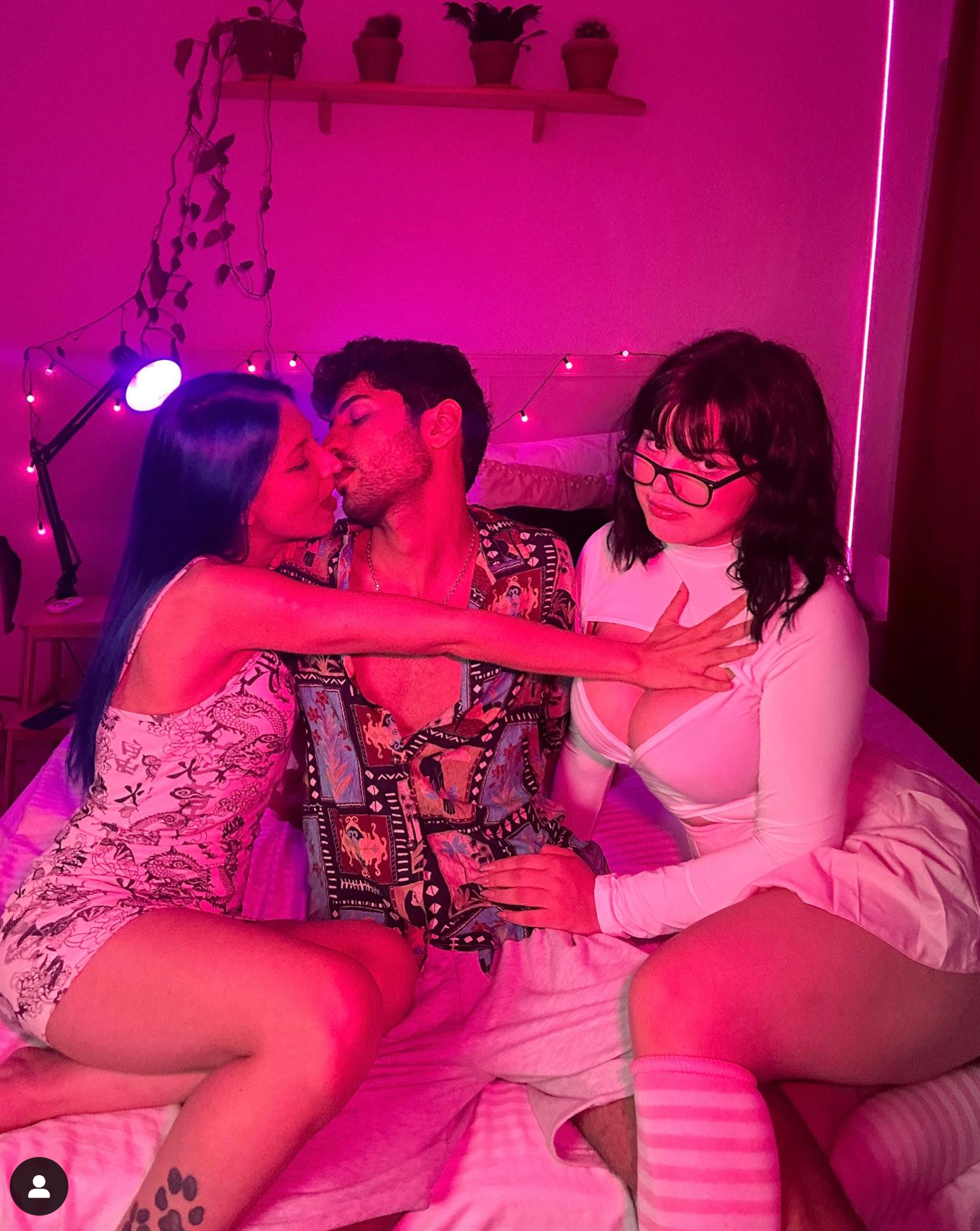 Ezra Ay Vandan ifşa çıplak fotoğraf