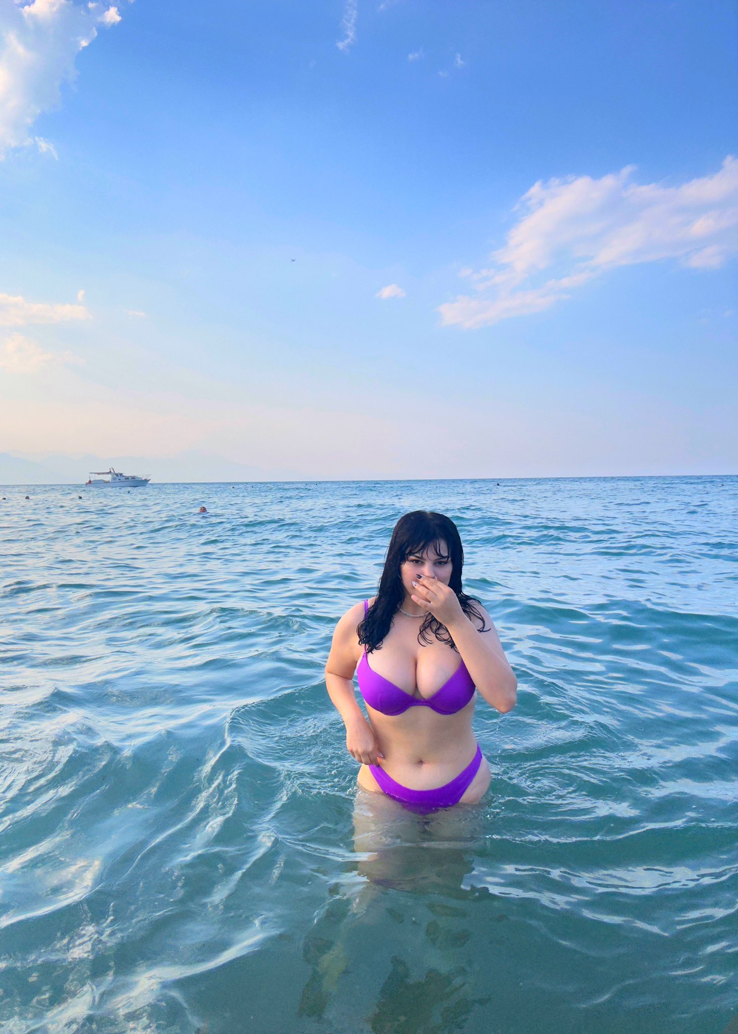 Ezra Ay Vandan ifşa çıplak fotoğraf