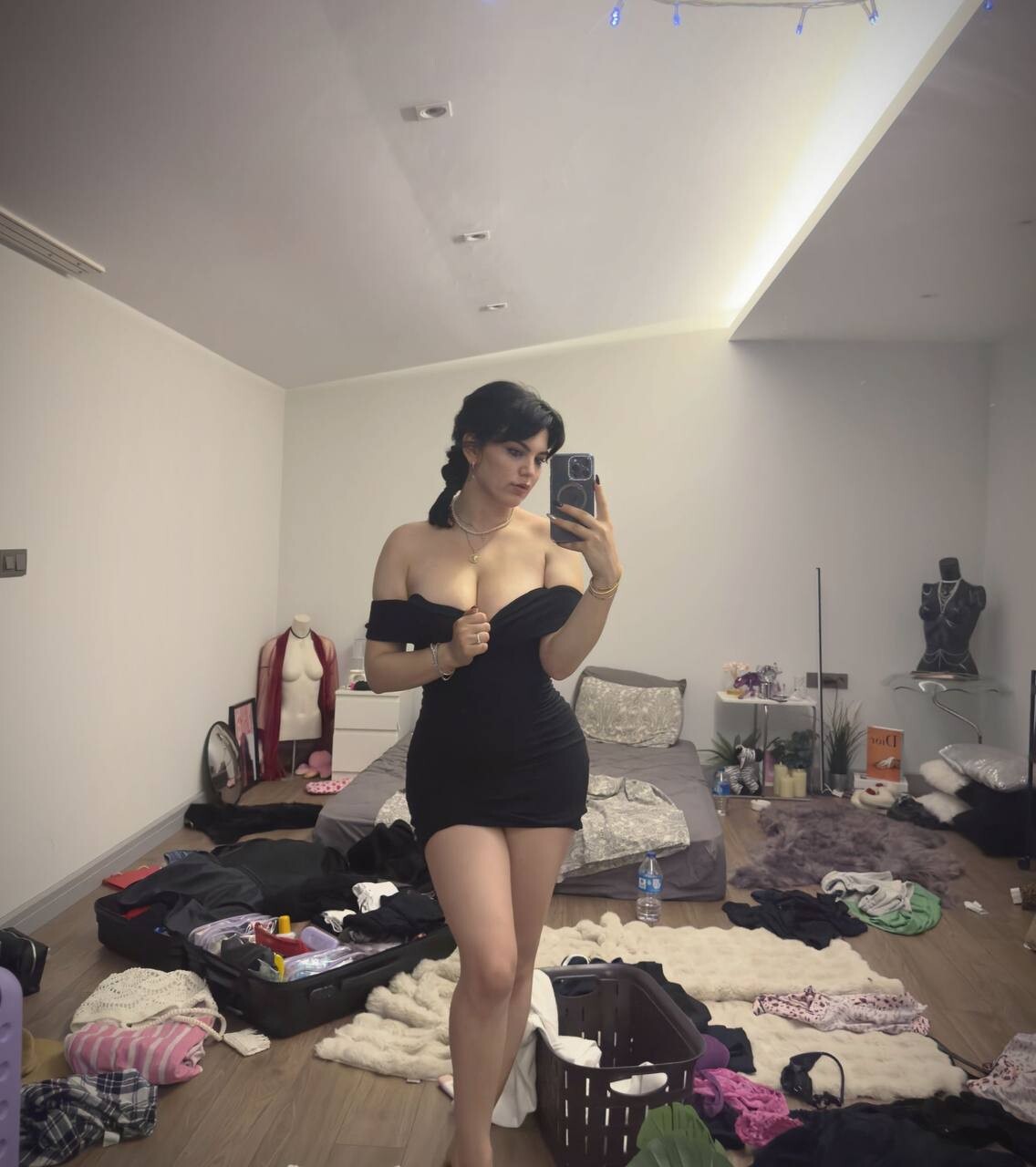Ezra Ay Vandan ifşa çıplak fotoğraf