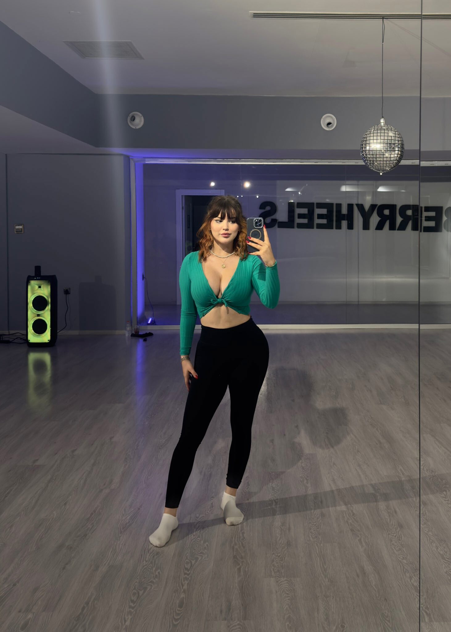 Ezra Ay Vandan ifşa çıplak fotoğraf