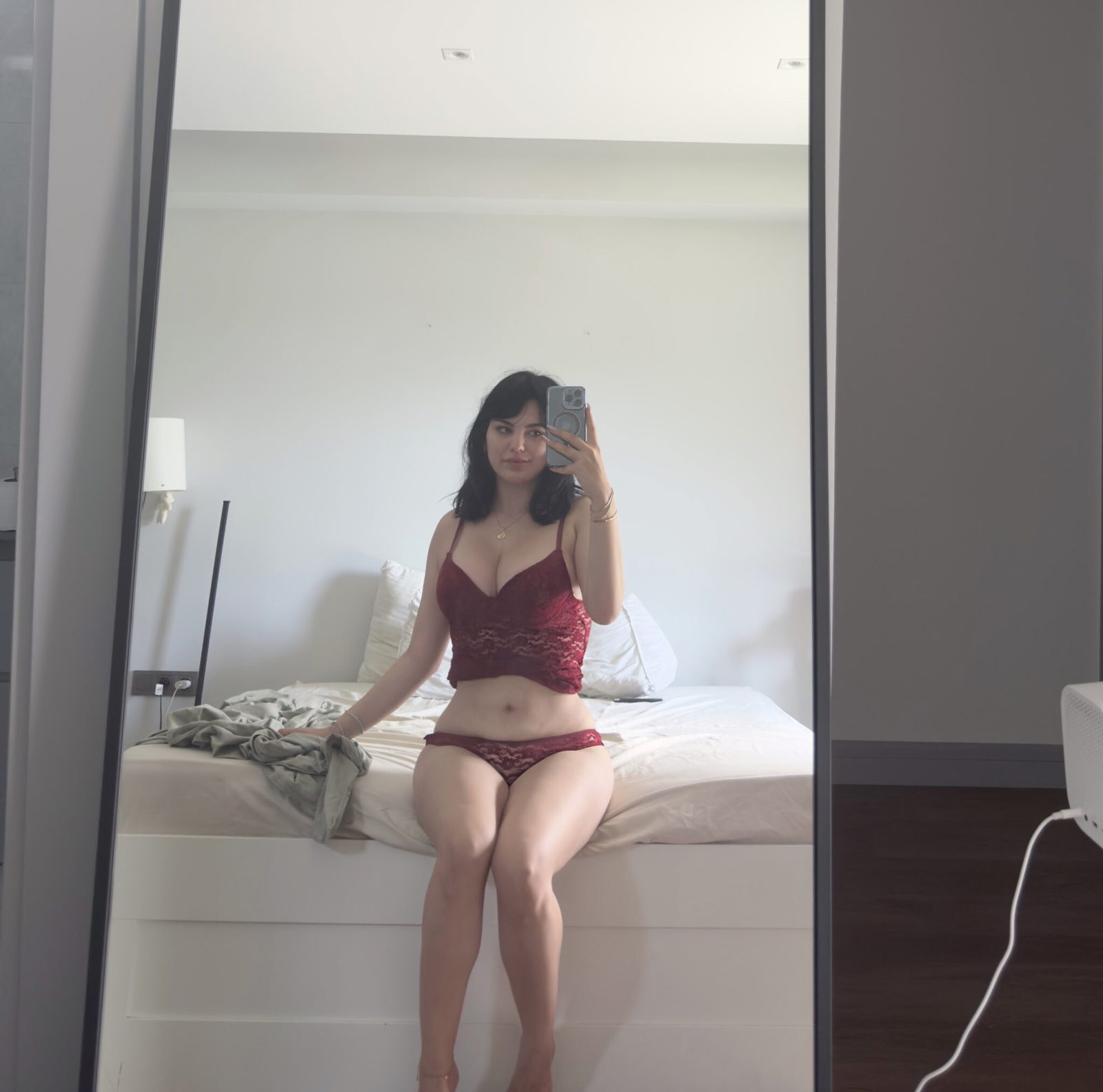 Ezra Ay Vandan ifşa çıplak fotoğraf