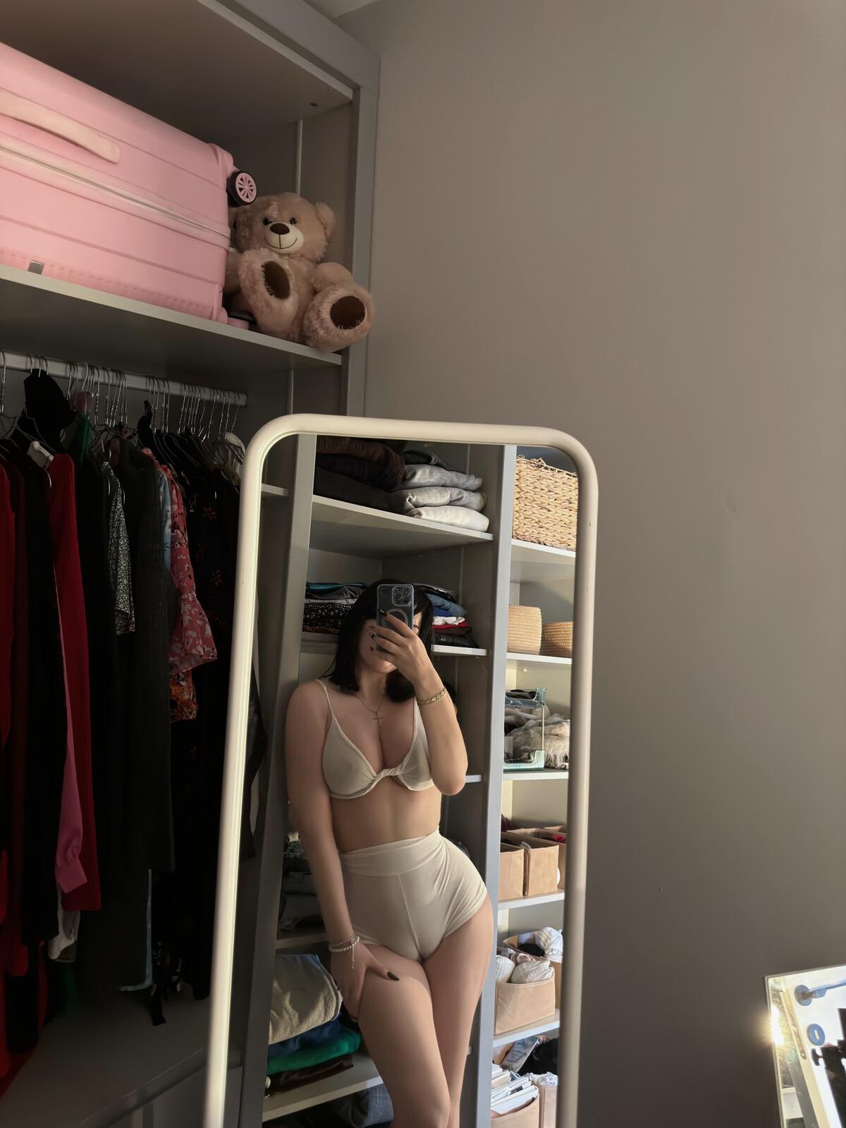 Ezra Ay Vandan ifşa çıplak fotoğraf