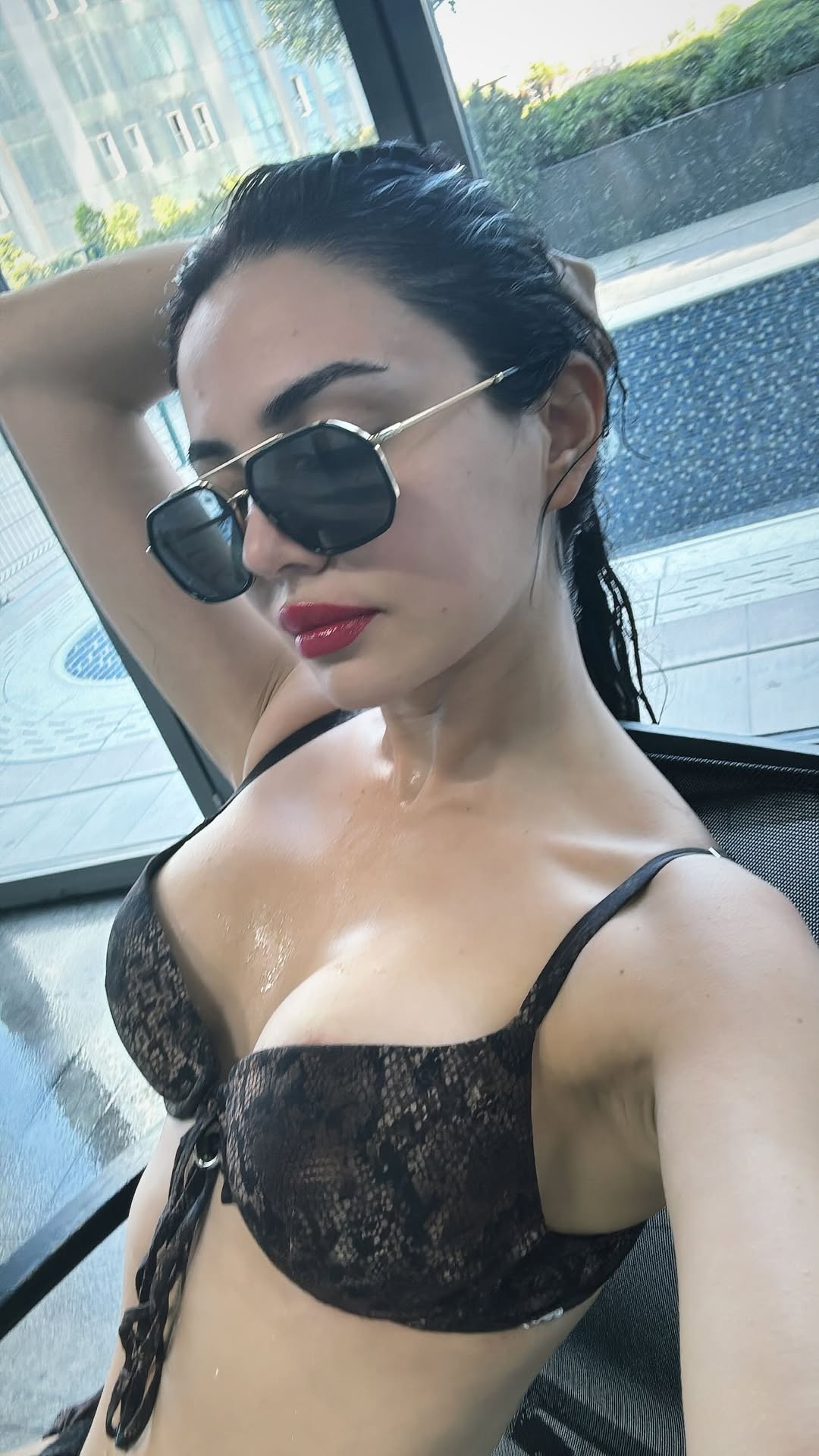 Eceronayofficial OnlyFans ifşa çıplak foto 2