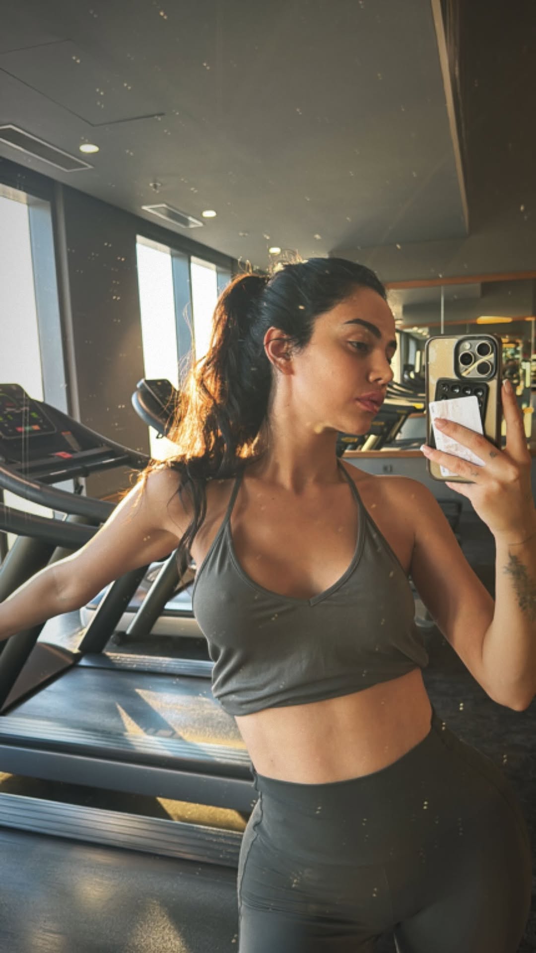 Eceronayofficial OnlyFans ifşa çıplak foto 9