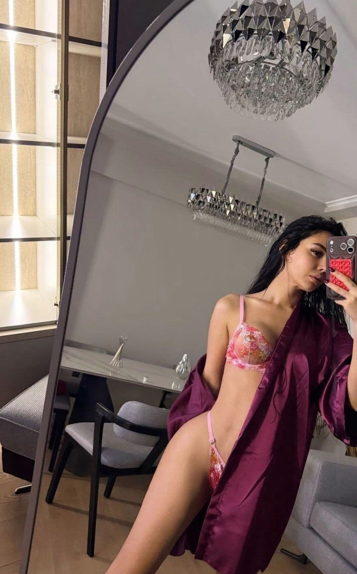 Ece Ronay ifşa çıplak fotoğraf