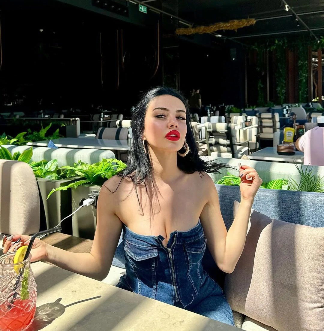 Ece Ronay ifşa çıplak fotoğraf