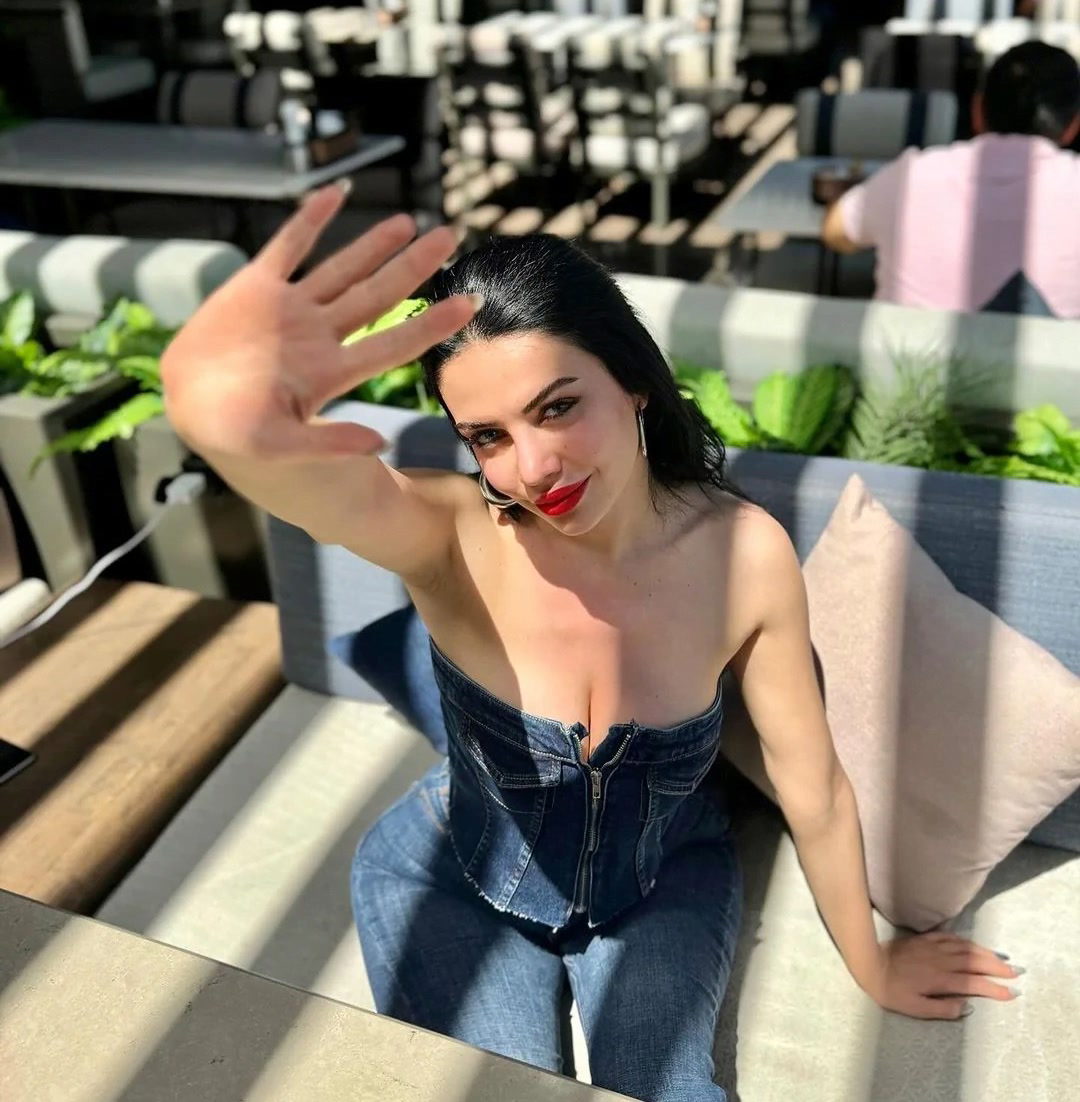 Ece Ronay ifşa çıplak fotoğraf