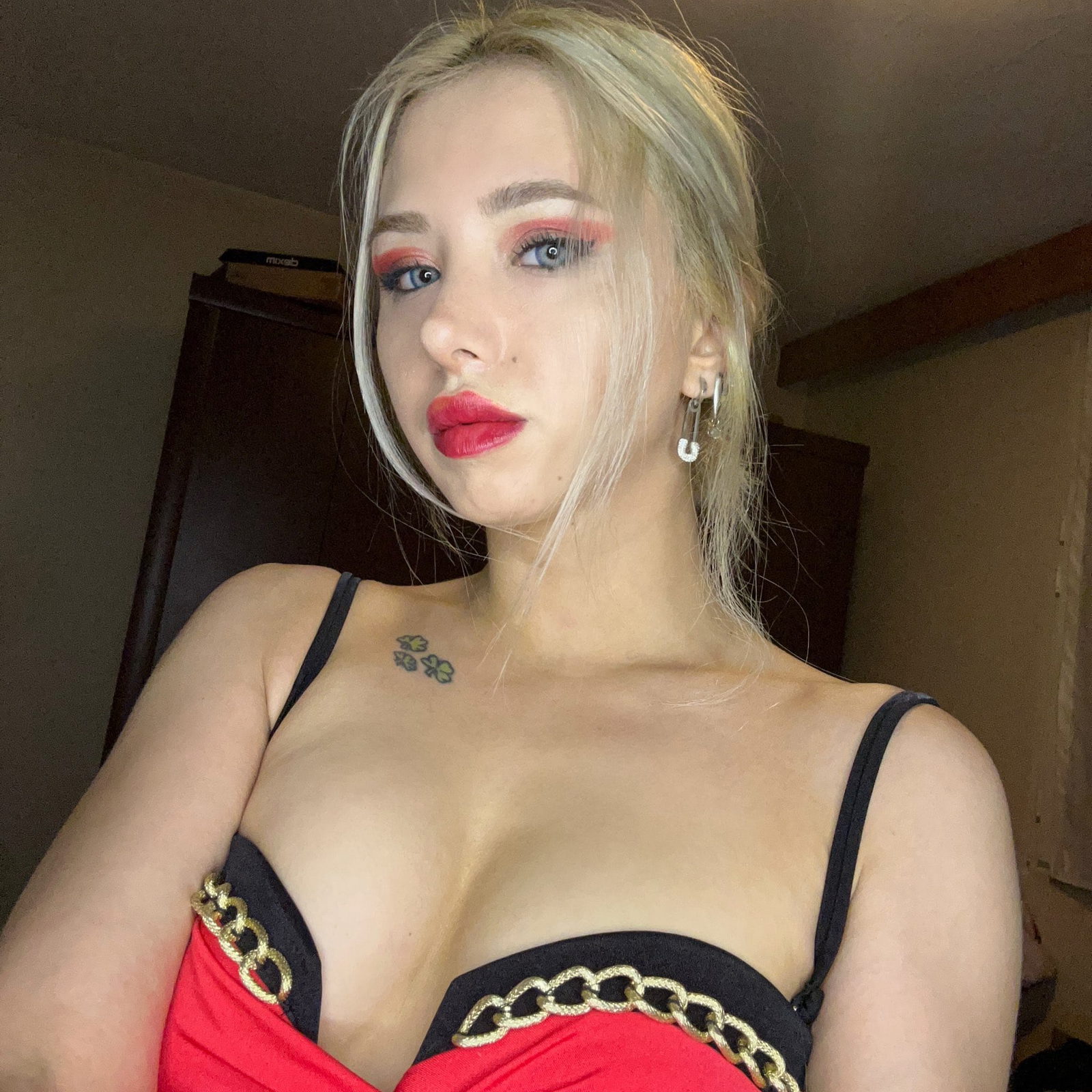 Ecem Hotoğlu ifşa çıplak fotoğraf