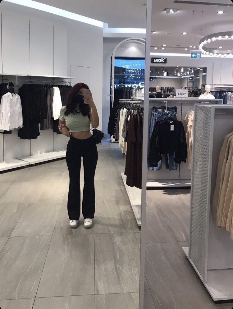 Kübra Erdem ifşa çıplak fotoğraf
